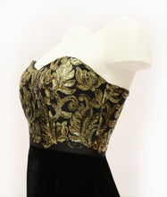 Laden Sie das Bild in den Galerie-Viewer, Abendkleid aus Seidensamt                                                      Black Gold Collection H/W 2021