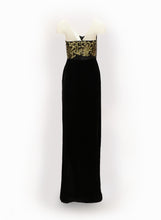 Laden Sie das Bild in den Galerie-Viewer, Abendkleid aus Seidensamt                                                      Black Gold Collection H/W 2021