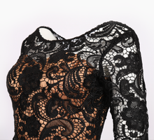 Laden Sie das Bild in den Galerie-Viewer, Cocktailkleid  aus Makramee Spitze Exclusive Collection F/S 2021