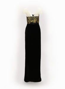 Abendkleid aus Seidensamt                                                      Black Gold Collection H/W 2021